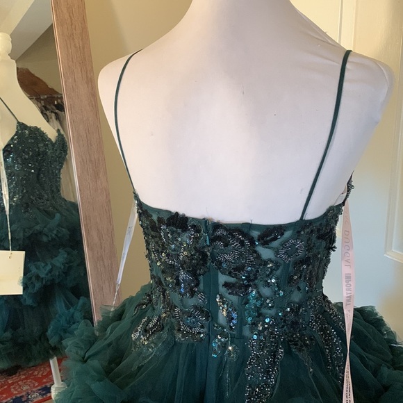 MAC DUGGAL
Thin Strap Beaded Bodice Tiered Tulle Dress - Picture 13 of 17